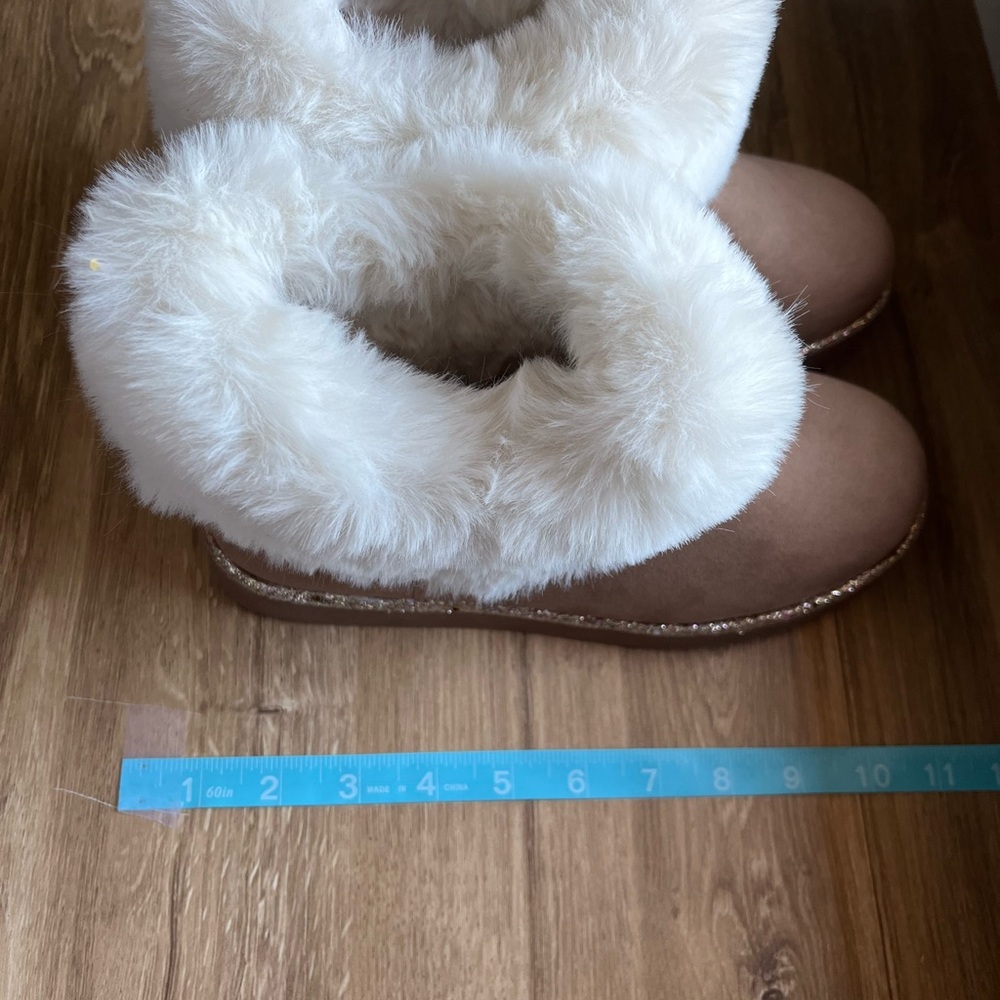New Juicy Couture Tan and White Faux Fur Boots With Glitter-Lined Welts